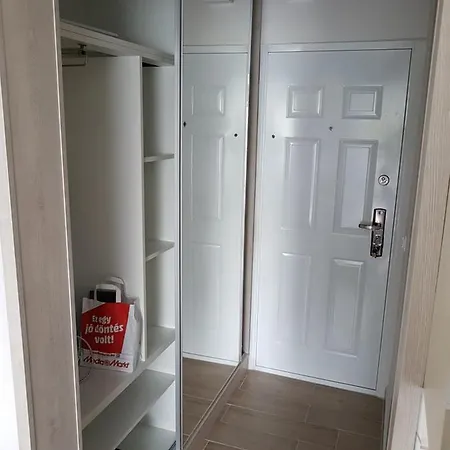 Διαμέρισμα Szikora Apartman, *