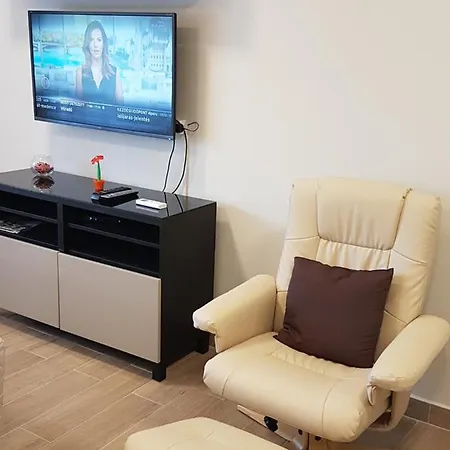 Szikora Apartman, * Csopak