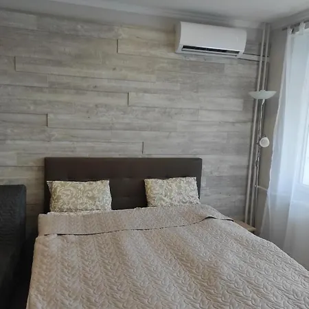 Szikora Apartman, Appartamento Csopak